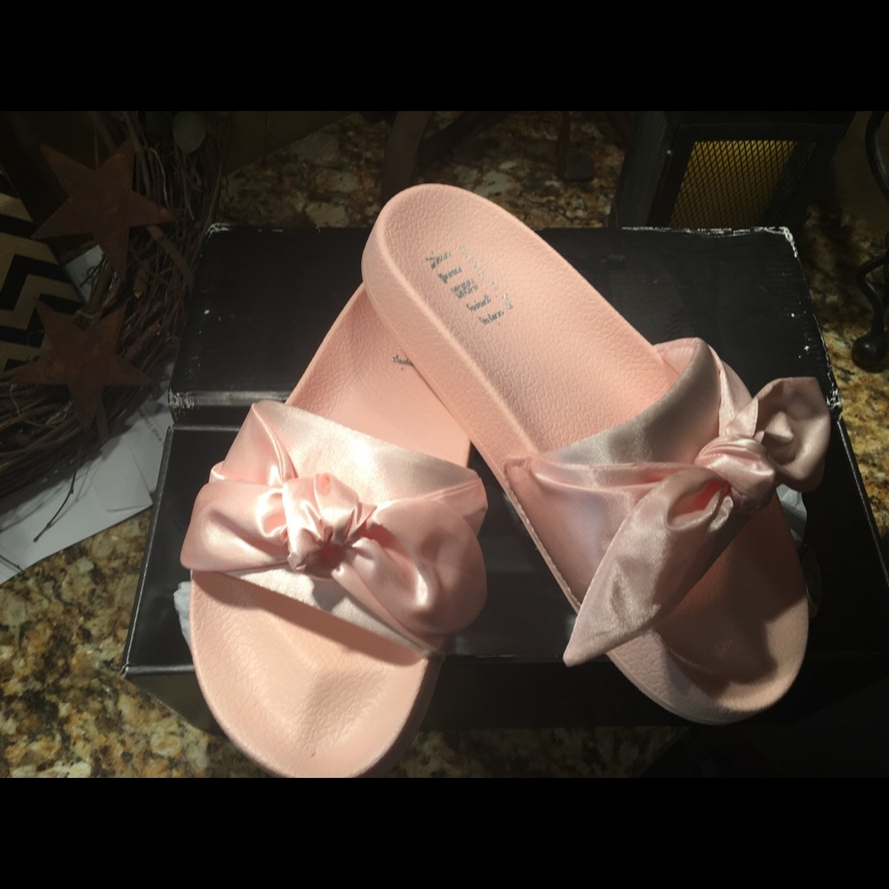Fenty Rihanna pink slide